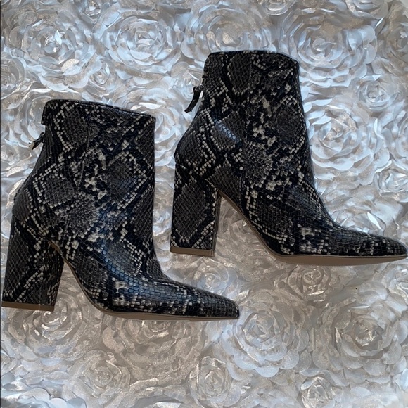 Steve Madden Retrograde Grey Snake Booties! - Picture 2 of 6